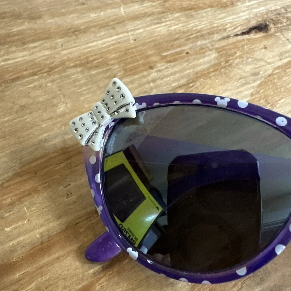 Disney‎ Dark Purple Minnie Mouse girls sunglasses w/ bow White polka dots